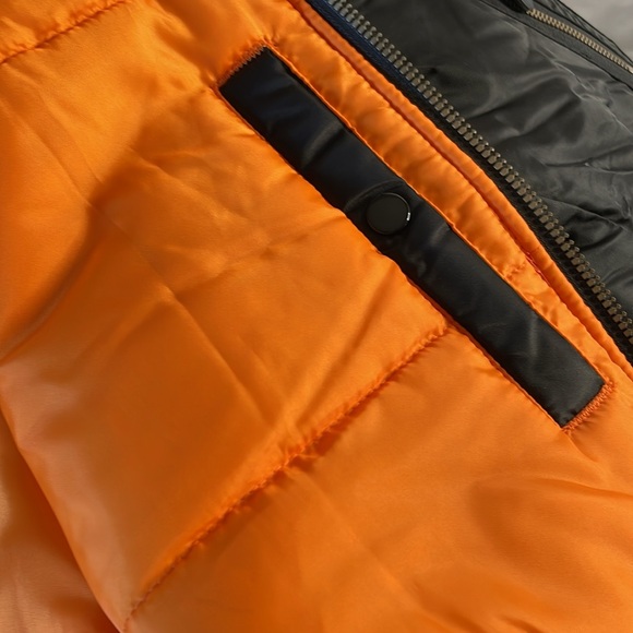 Hq is sue puffer jacket size large black with orange inside lineing pockets - Picture 6 of 7
